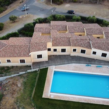 Residence Baia Sant Anna Con Piscina Танаунелла Экстерьер фото