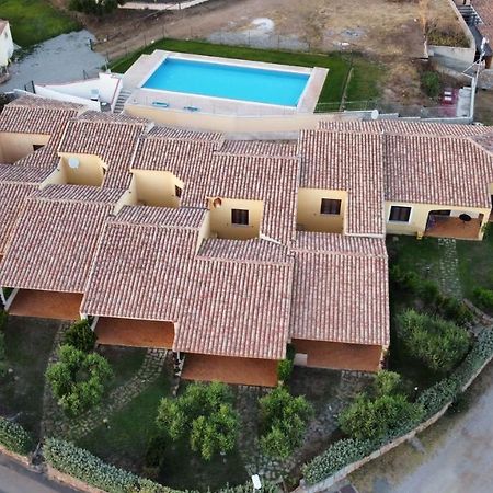 Residence Baia Sant Anna Con Piscina Танаунелла Экстерьер фото
