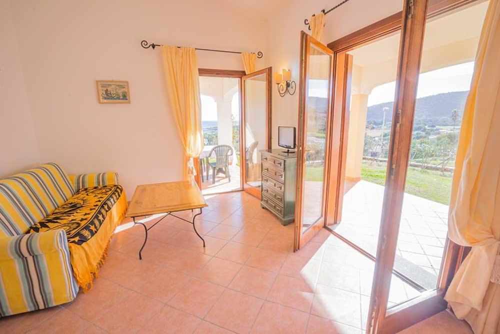 Residence Baia Sant Anna Con Piscina Танаунелла Экстерьер фото