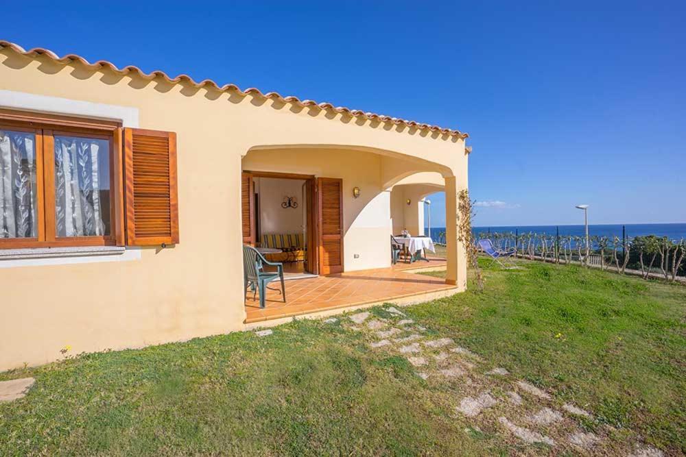 Residence Baia Sant Anna Con Piscina Танаунелла Экстерьер фото