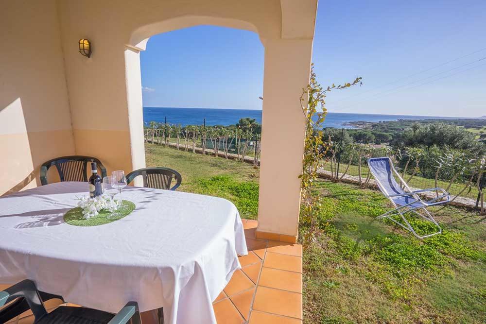 Residence Baia Sant Anna Con Piscina Танаунелла Экстерьер фото