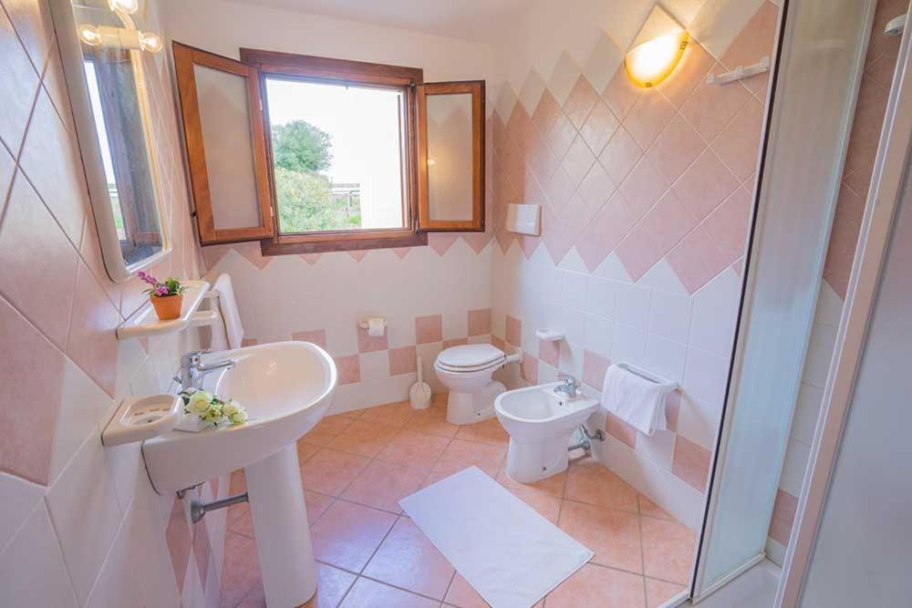 Residence Baia Sant Anna Con Piscina Танаунелла Экстерьер фото