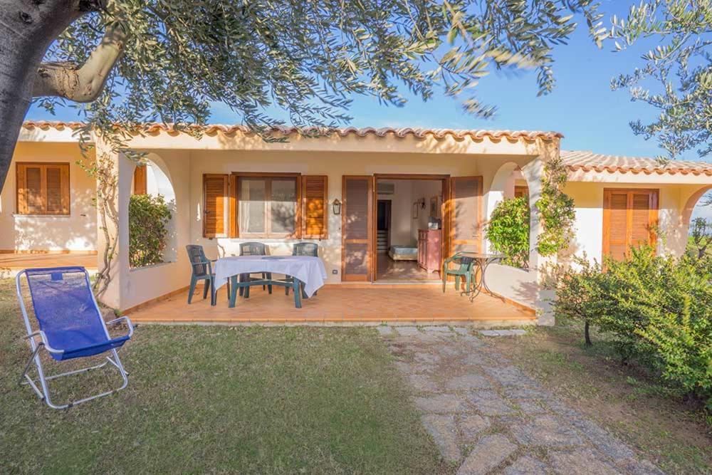 Residence Baia Sant Anna Con Piscina Танаунелла Экстерьер фото