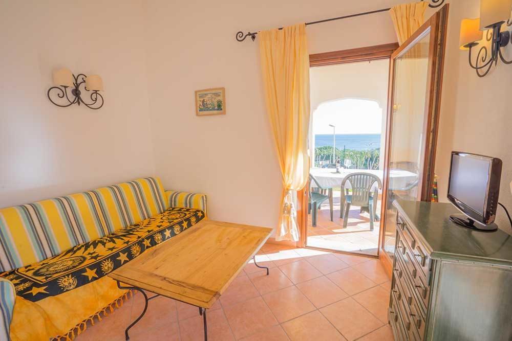Residence Baia Sant Anna Con Piscina Танаунелла Экстерьер фото