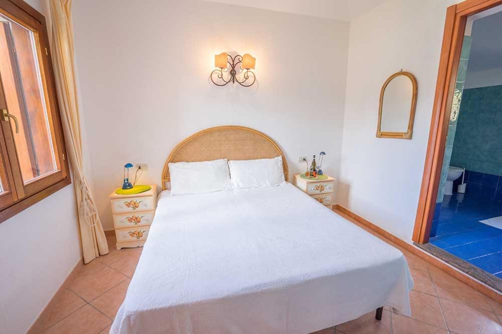 Residence Baia Sant Anna Con Piscina Танаунелла Экстерьер фото