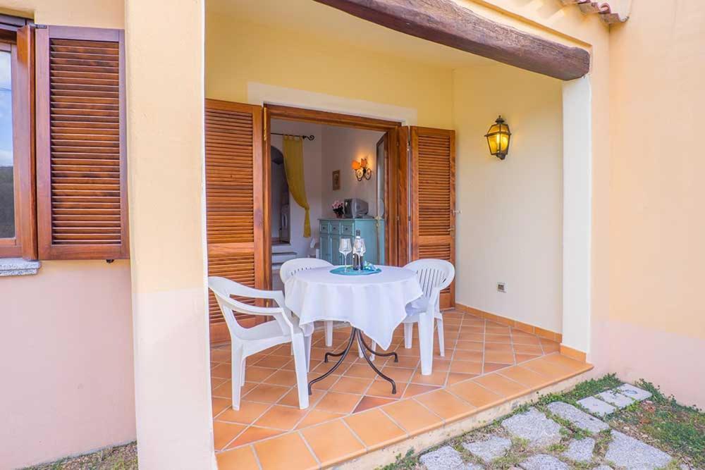 Residence Baia Sant Anna Con Piscina Танаунелла Экстерьер фото