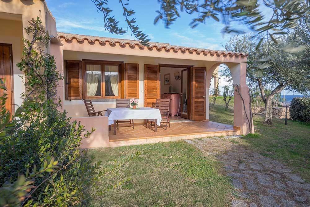 Residence Baia Sant Anna Con Piscina Танаунелла Экстерьер фото