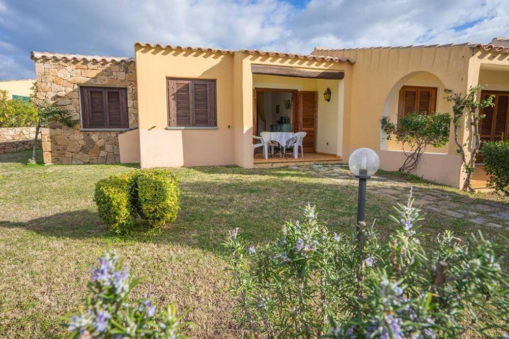 Residence Baia Sant Anna Con Piscina Танаунелла Экстерьер фото