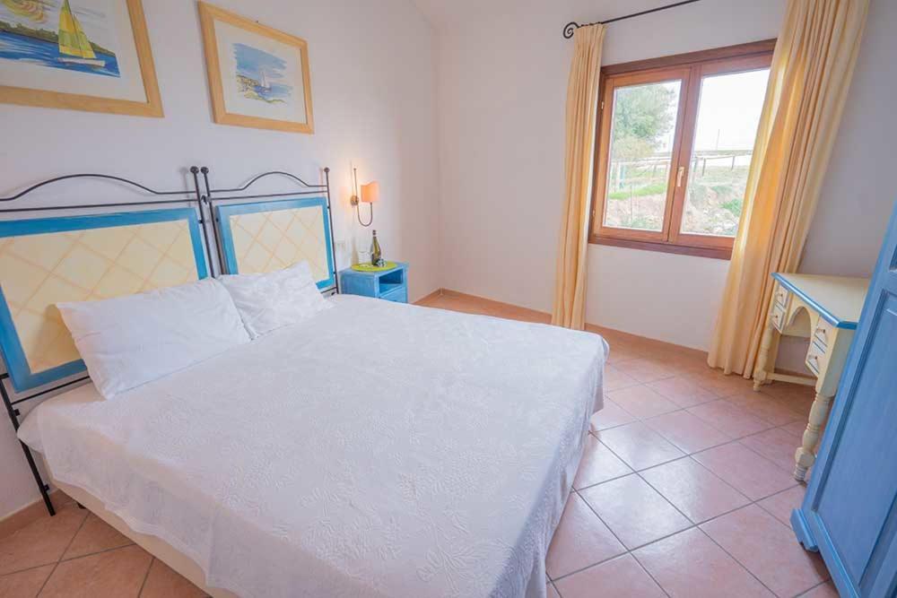 Residence Baia Sant Anna Con Piscina Танаунелла Экстерьер фото