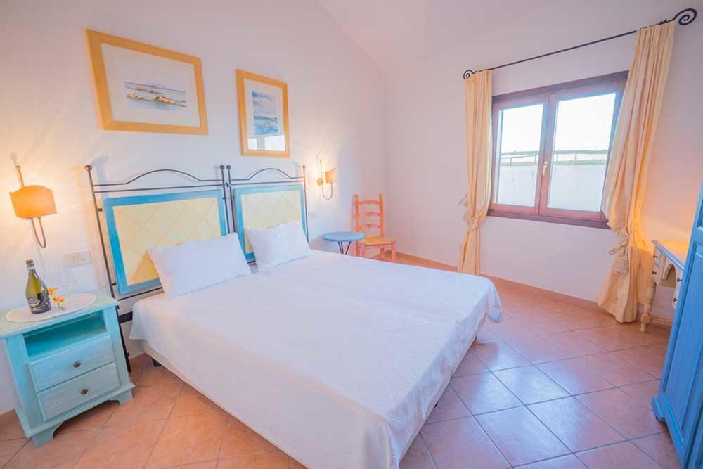 Residence Baia Sant Anna Con Piscina Танаунелла Экстерьер фото