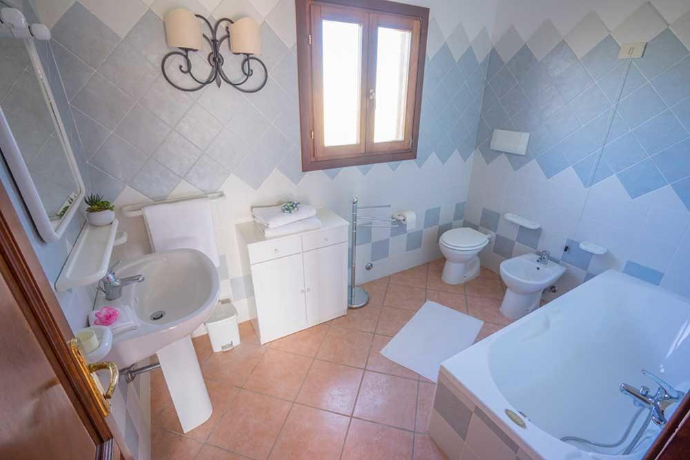 Residence Baia Sant Anna Con Piscina Танаунелла Экстерьер фото