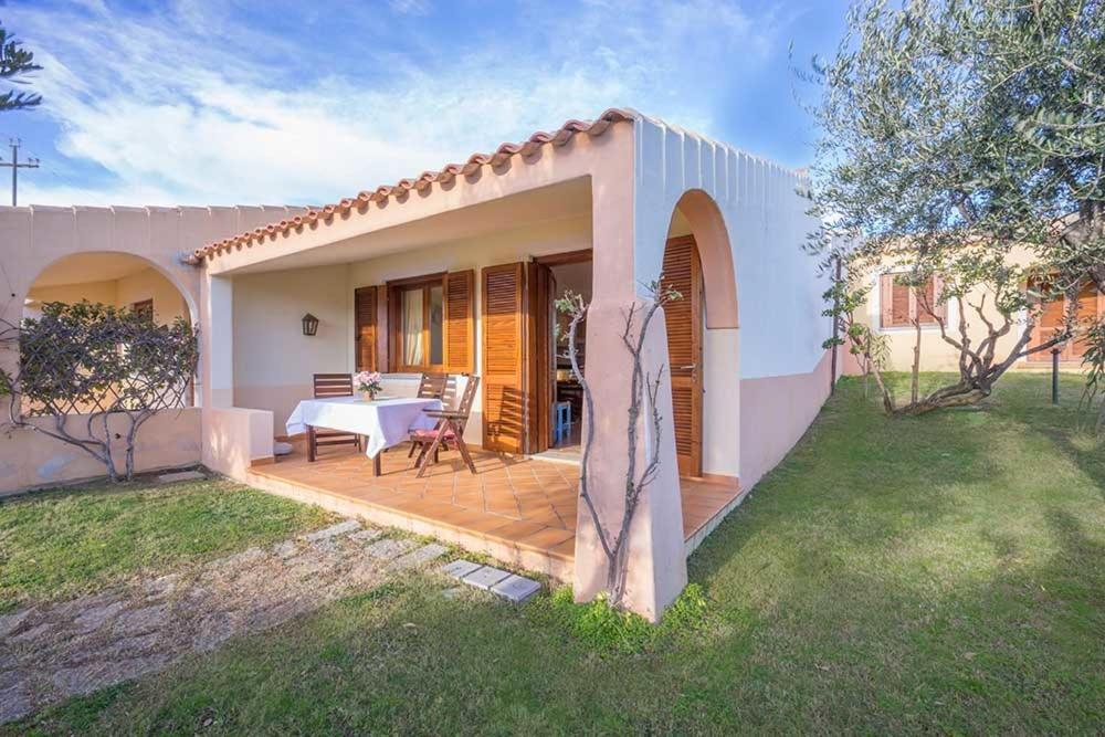 Residence Baia Sant Anna Con Piscina Танаунелла Экстерьер фото