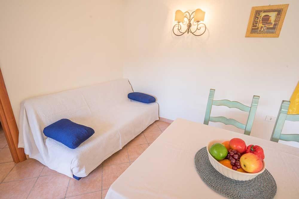 Residence Baia Sant Anna Con Piscina Танаунелла Экстерьер фото