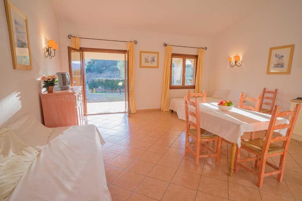 Residence Baia Sant Anna Con Piscina Танаунелла Экстерьер фото