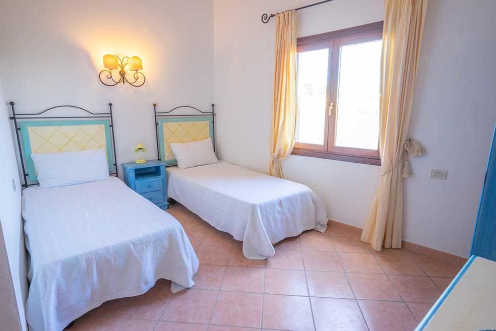 Residence Baia Sant Anna Con Piscina Танаунелла Экстерьер фото