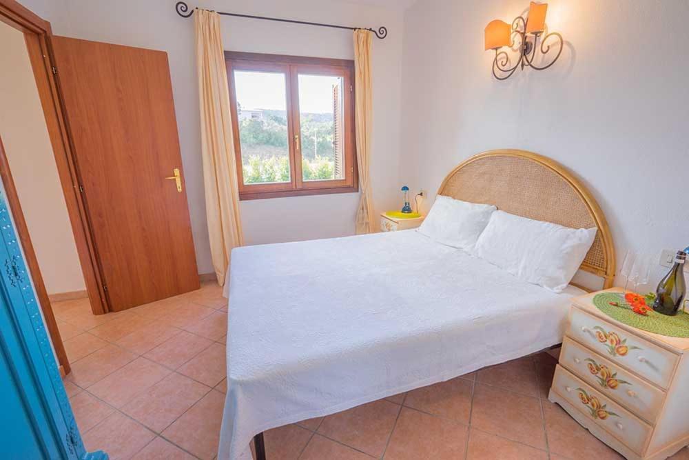 Residence Baia Sant Anna Con Piscina Танаунелла Экстерьер фото