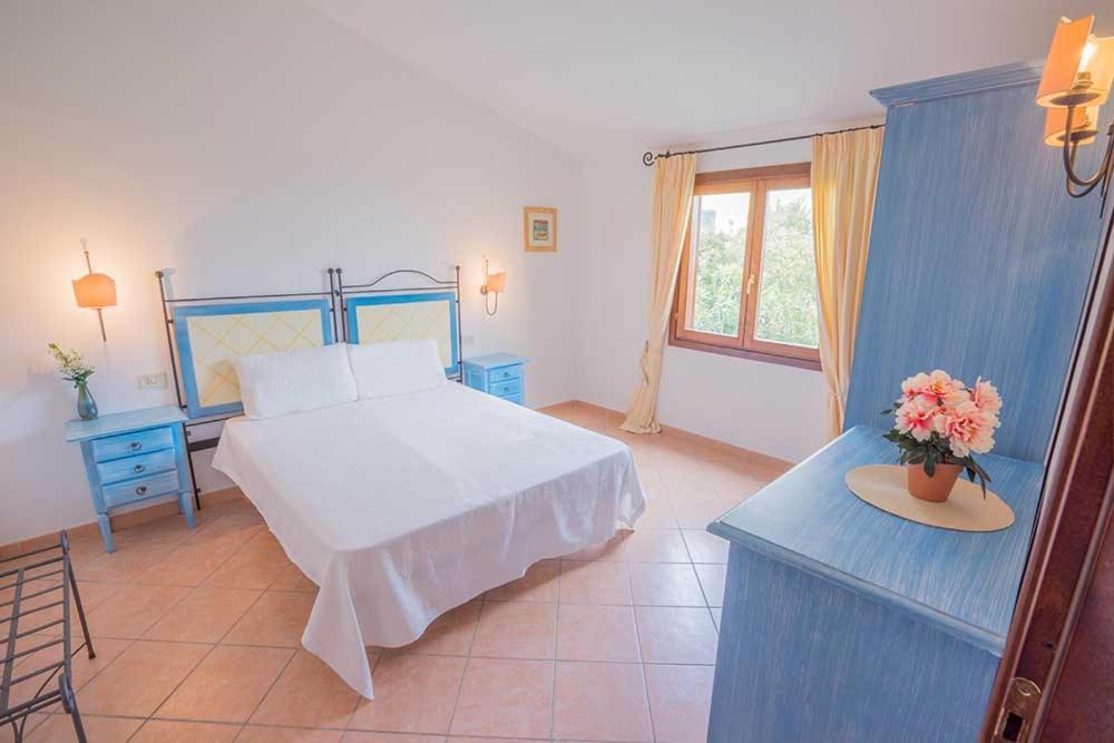Residence Baia Sant Anna Con Piscina Танаунелла Экстерьер фото
