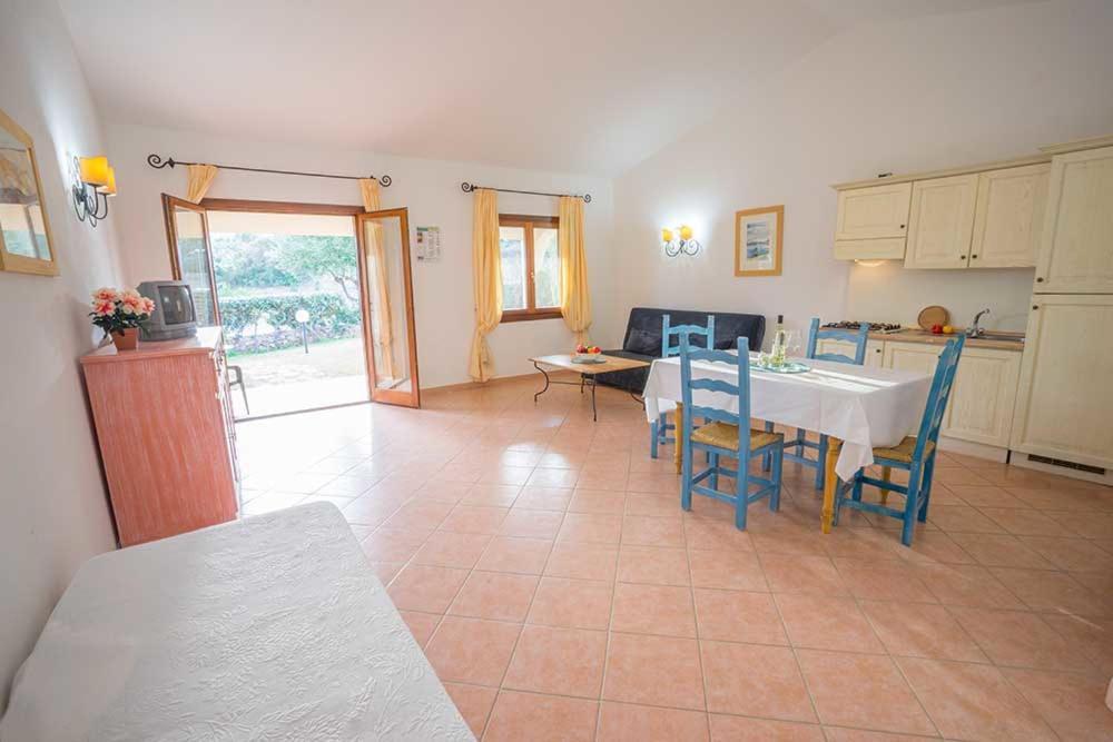 Residence Baia Sant Anna Con Piscina Танаунелла Экстерьер фото