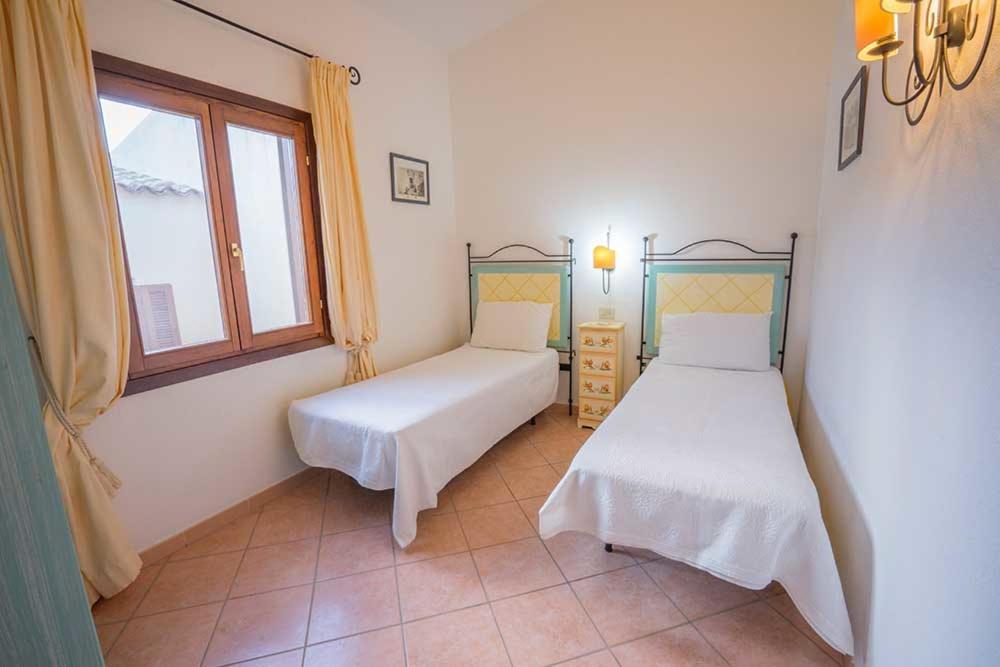 Residence Baia Sant Anna Con Piscina Танаунелла Экстерьер фото