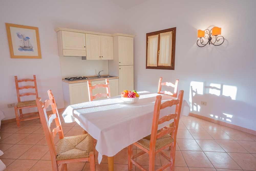Residence Baia Sant Anna Con Piscina Танаунелла Экстерьер фото