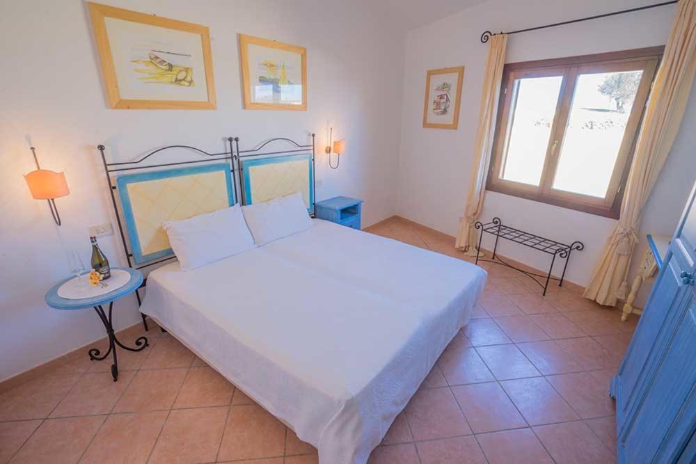 Residence Baia Sant Anna Con Piscina Танаунелла Экстерьер фото