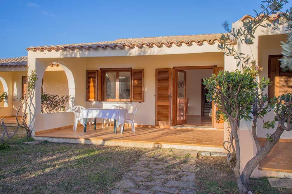 Residence Baia Sant Anna Con Piscina Танаунелла Экстерьер фото