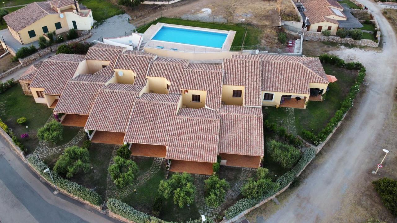 Residence Baia Sant Anna Con Piscina Танаунелла Экстерьер фото